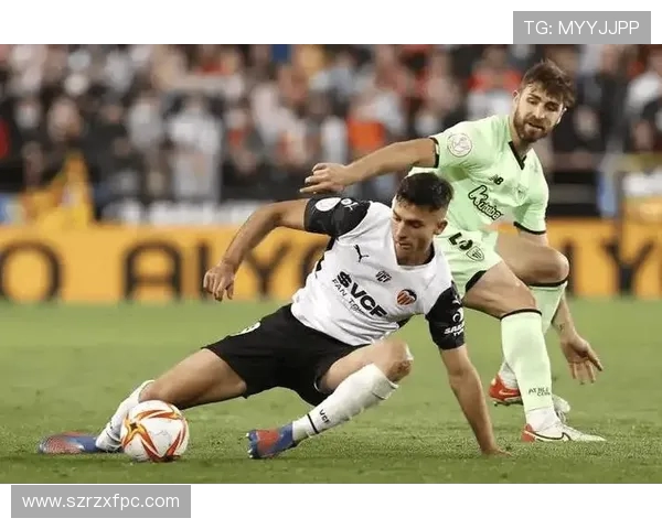 武汉飞盘队边路渗透分析：优劣势与战术调整探讨